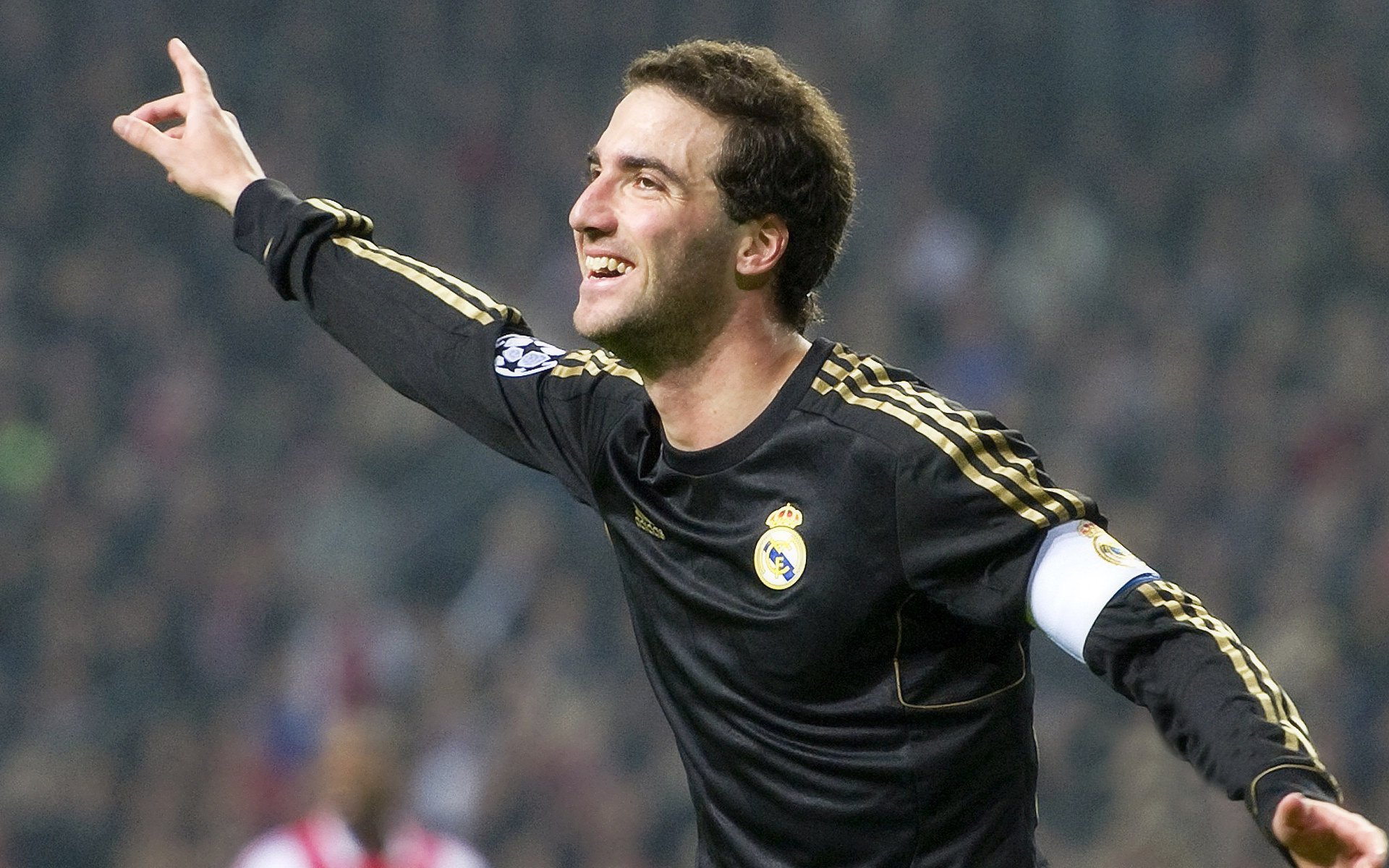 数据之王！阿什拉夫全面爆炸，皇马对阵贝蒂斯一役诠释现代边卫新定义